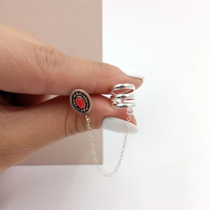 Cuff solitario con piedra roja